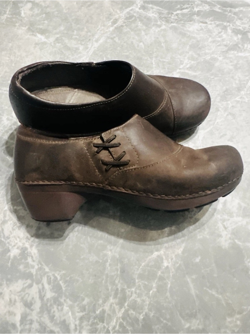 Dansko Professional Women’s 40 EU 9.5-10 Rustic Amish Clogs Brown Leather Shoes